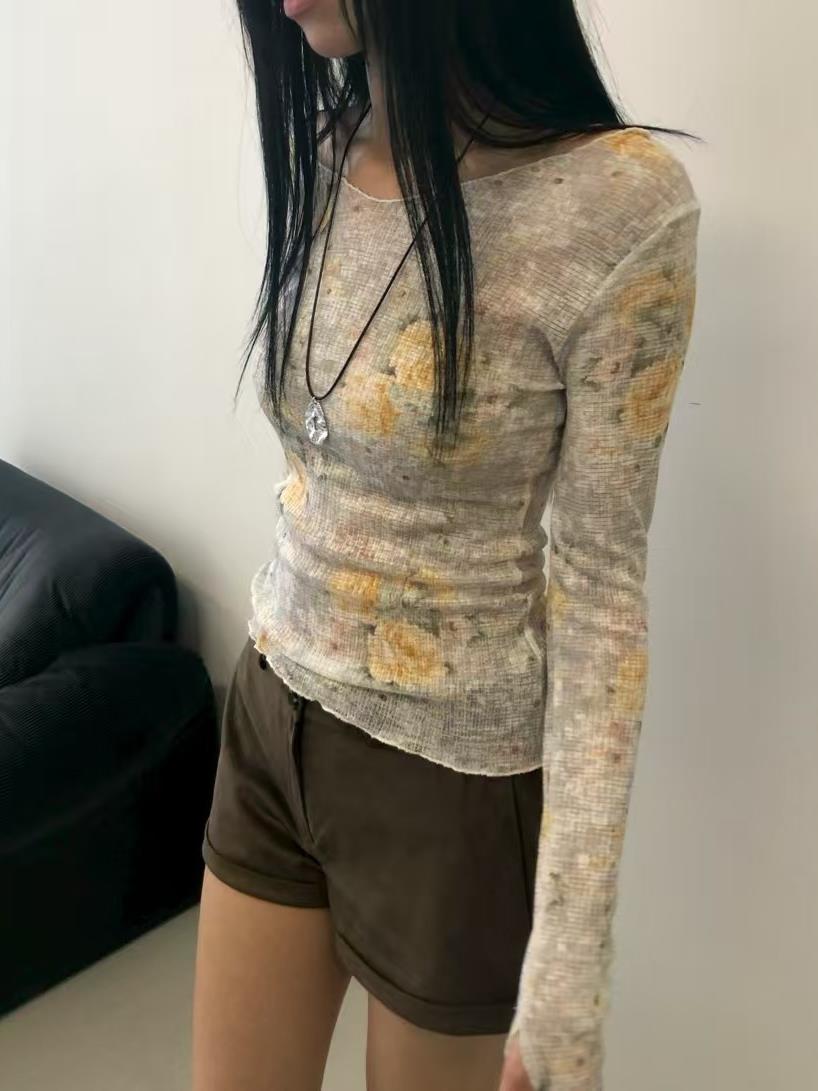 袖套設計花朵寬領上衣